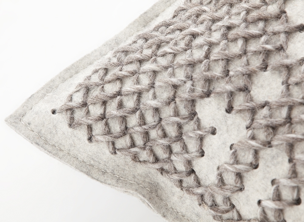 100083 Подушка Abstract Silver 57x43 см GAN Canevas