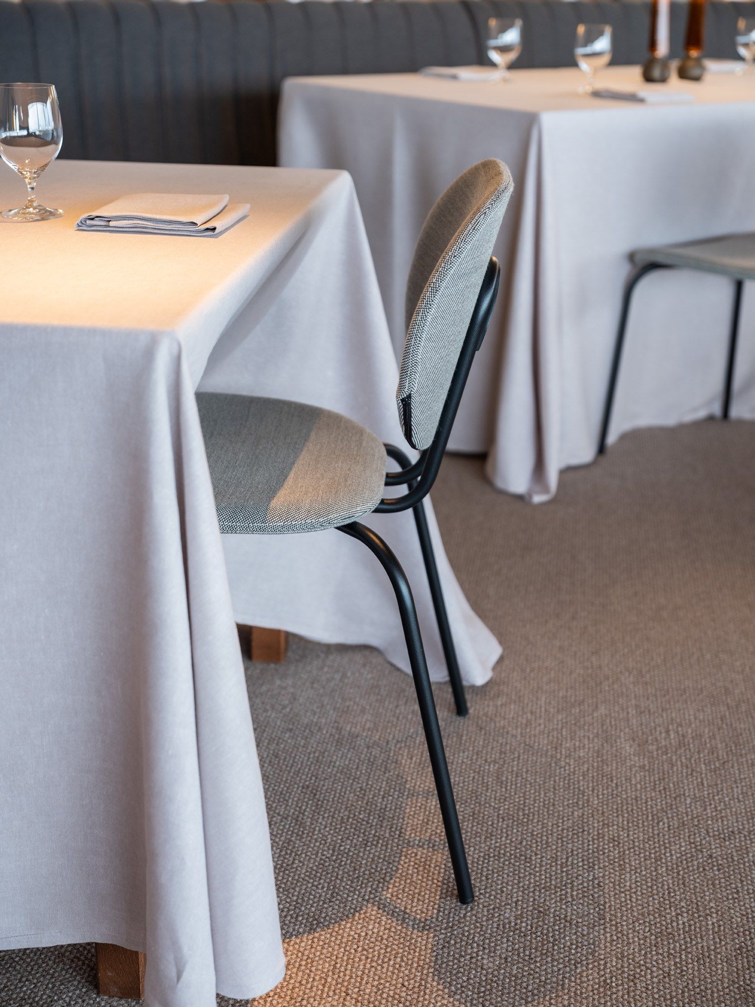 Стальной стул с мягким сиденьем ONDARRETA Hari ARCH-00004041 - Вид №2