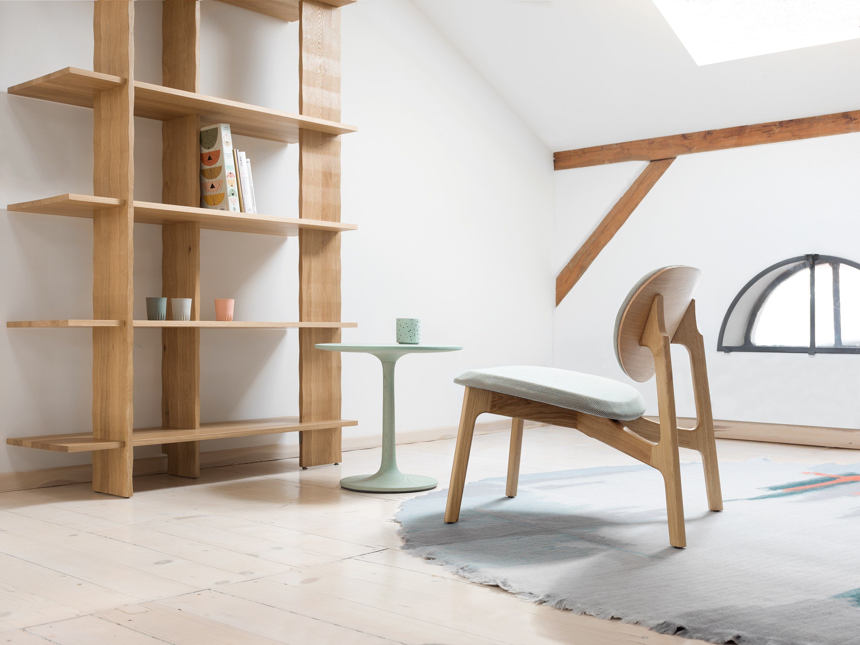 Деревянный круглый низкий журнальный столик ZEITRAUM Turntable ARCH-00104009 - Вид №1