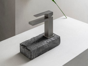 Однорычажный смеситель для раковины с автоматическим сливом