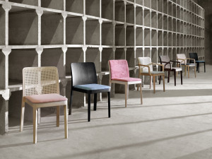 Стул из ясеня с мягким сиденьем