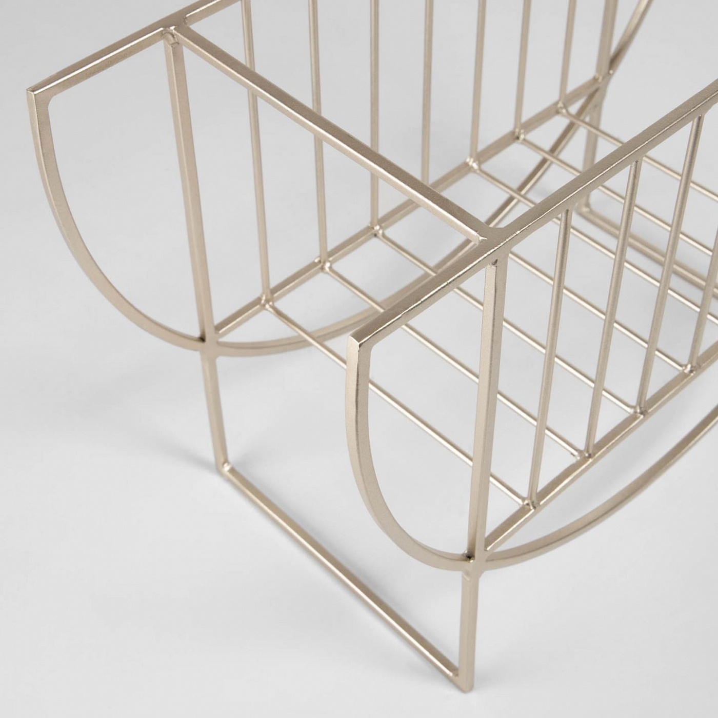 090979 Журнальная стойка золотая La Forma Aubrey  - Вид №1