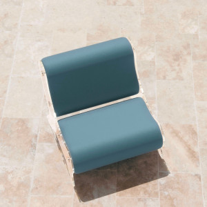 Кресло с подлокотниками