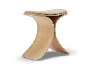 Дубовый табурет с тканевым сиденьем