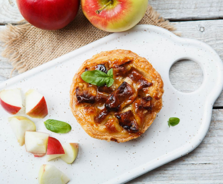 2039 Тарталетка с печеными яблоками, грецкими орехами и изюмом Вкусляндия 