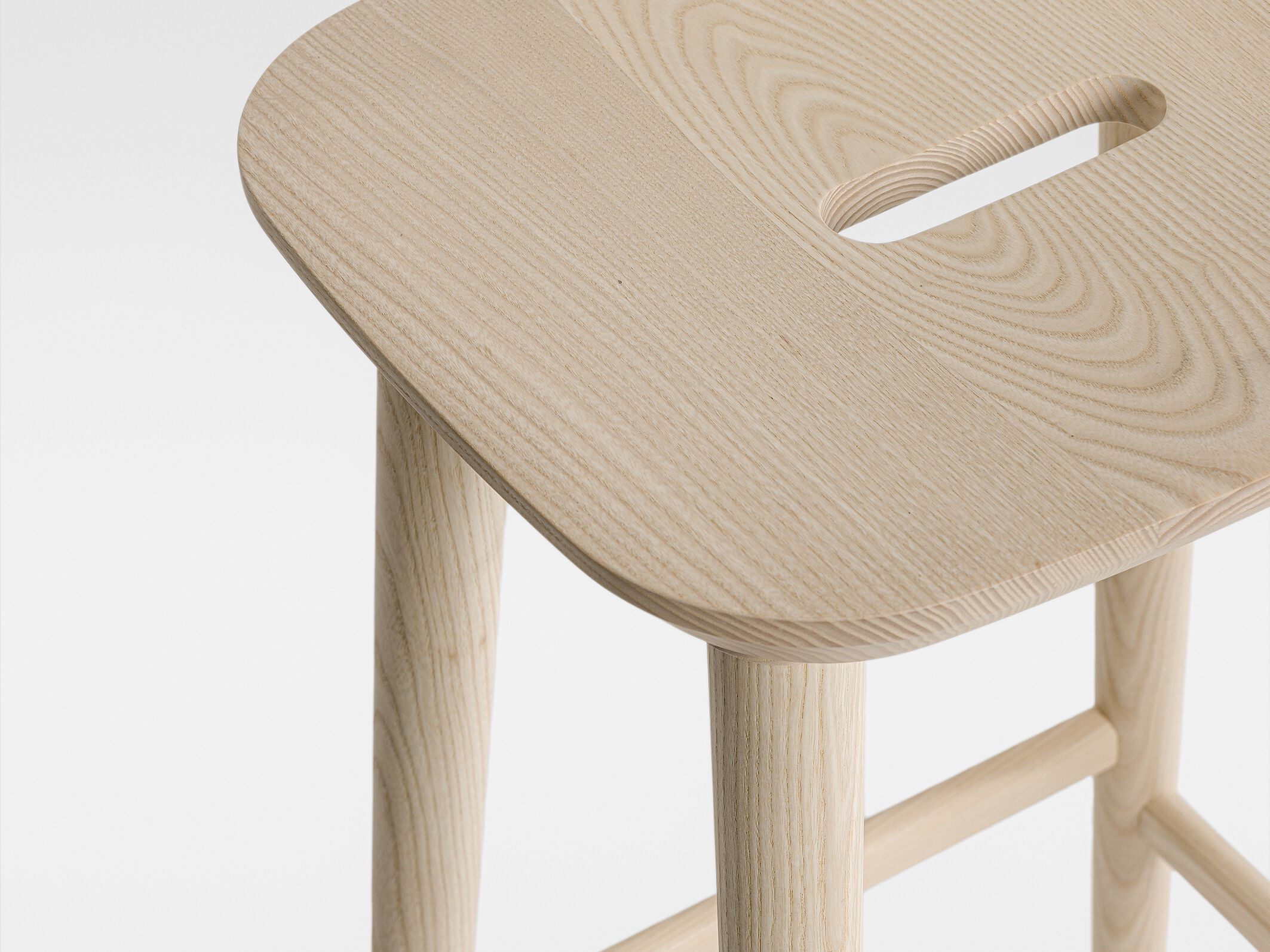 Твердый деревянный барный стул с подставкой для ног ZEITRAUM VNA ARCH-00152033 - Вид №1