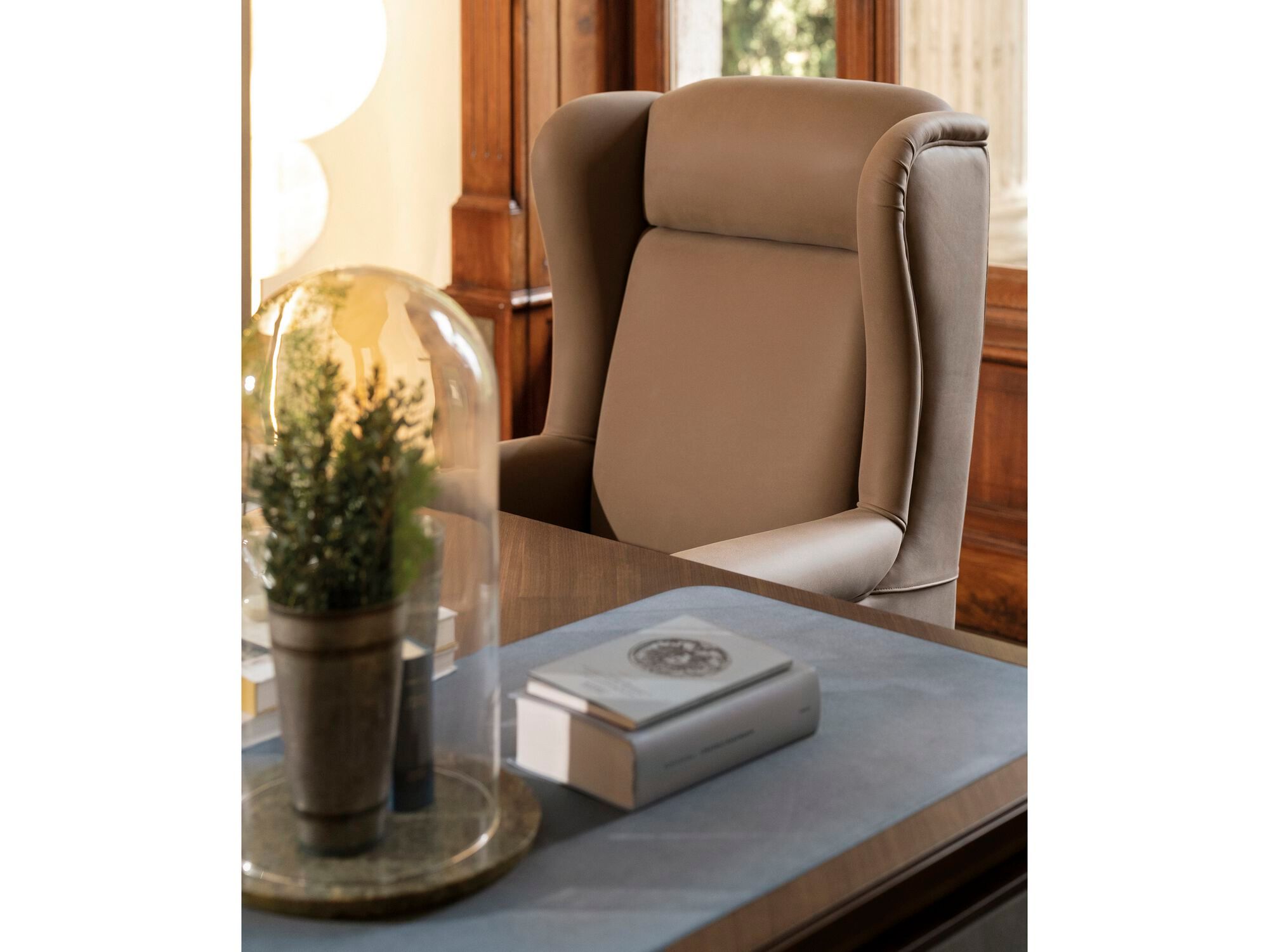 Кожаное вращающееся кресло с подлокотниками Bellotti Ezio Charming ARCH-00016161