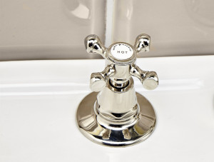 Смеситель для биде с 3 отверстиями для пола с поворотным горлышком