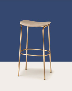 Высокий мягкий стул с подставкой для ног