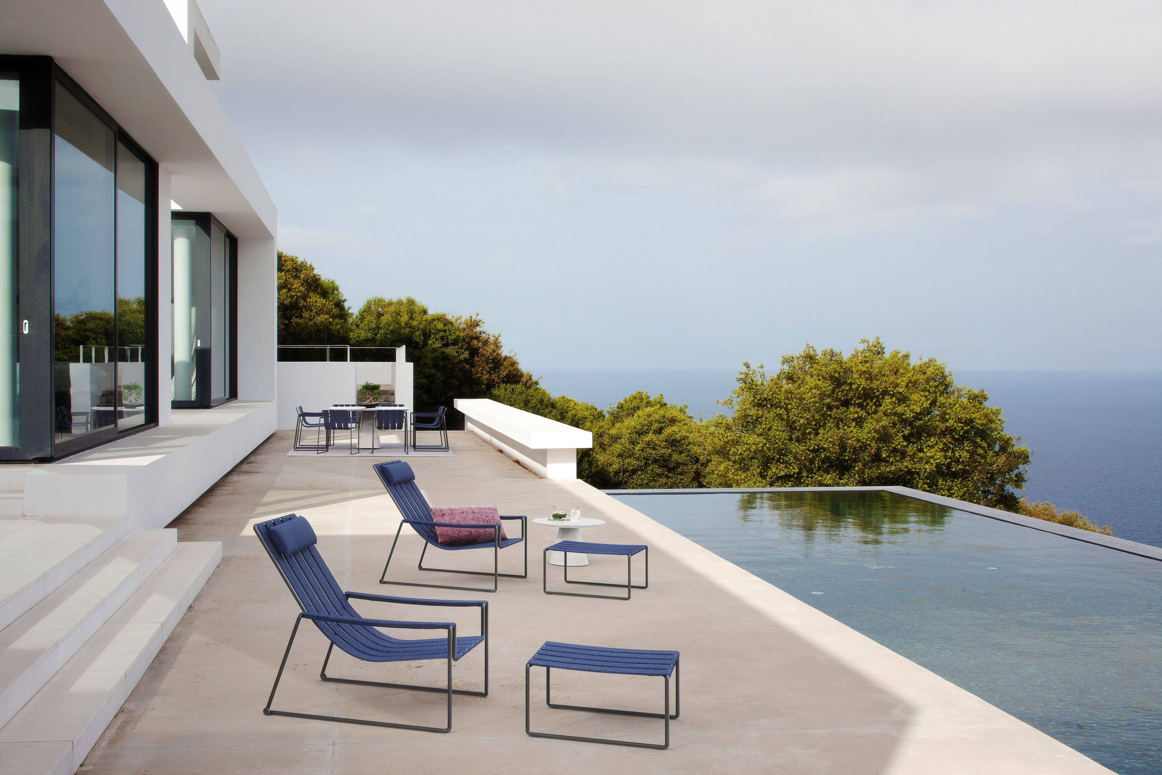 Штабелируемое садовое кресло из искусственной кожи с подголовником Royal Botania Strappy ARCH-00133820 - Вид №1