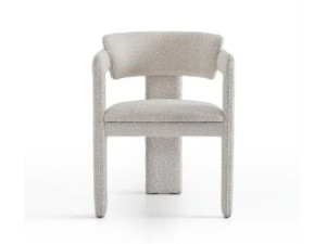 Тканевое кресло с подлокотниками