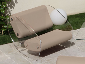 Кресло с подлокотниками