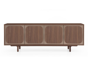 Деревянный шкаф с распашными дверями