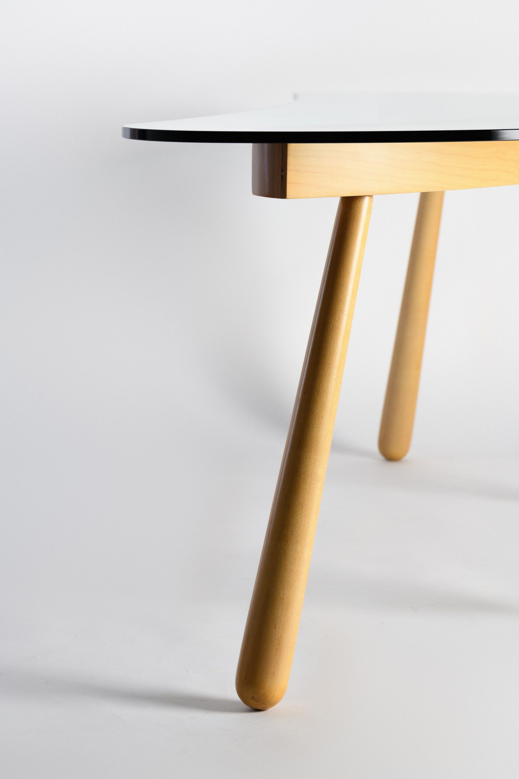 Стол из закаленного стекла с ножками из бука Wiener GTV Design BOOMERANG ARCH-00109336 - Вид №6