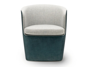 Кожаное кресло с подлокотниками