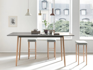 Высокий прямоугольный стол