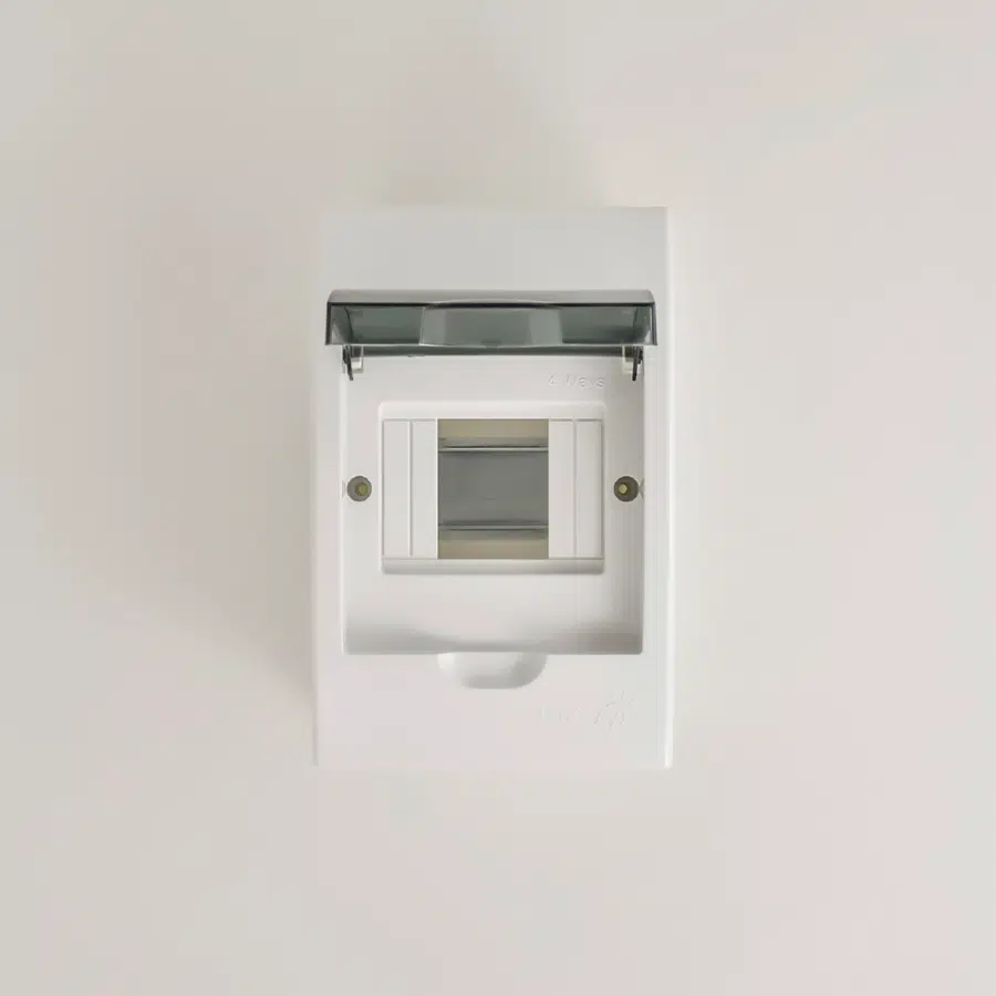 LUXRAY Бокс с прозрачной крышкой ЩРВ-П-4 для внутренней установки LEZARD 731-1000-004 - Вид №1