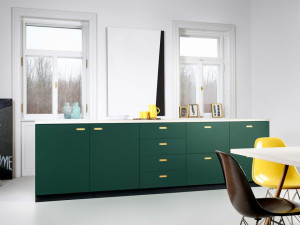 Линейная секционная кухня из линолеума