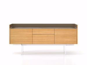 Деревянный шкаф с ящиками