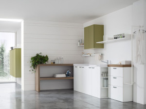 Деревянный шкаф для белья