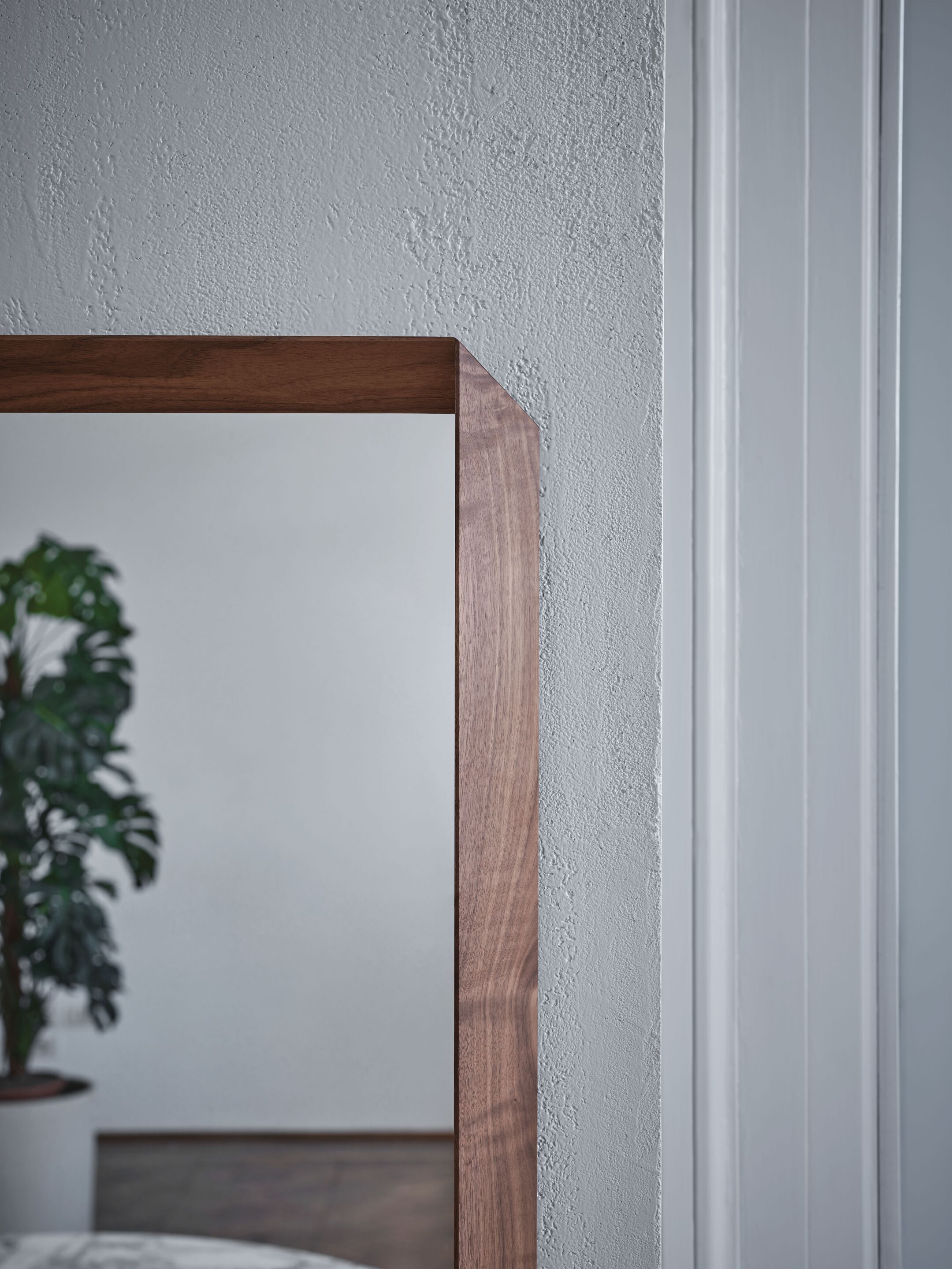 Квадратное зеркало из массива грецкого ореха с настенной рамкой Porada Twenty-Four ARCH-00009141