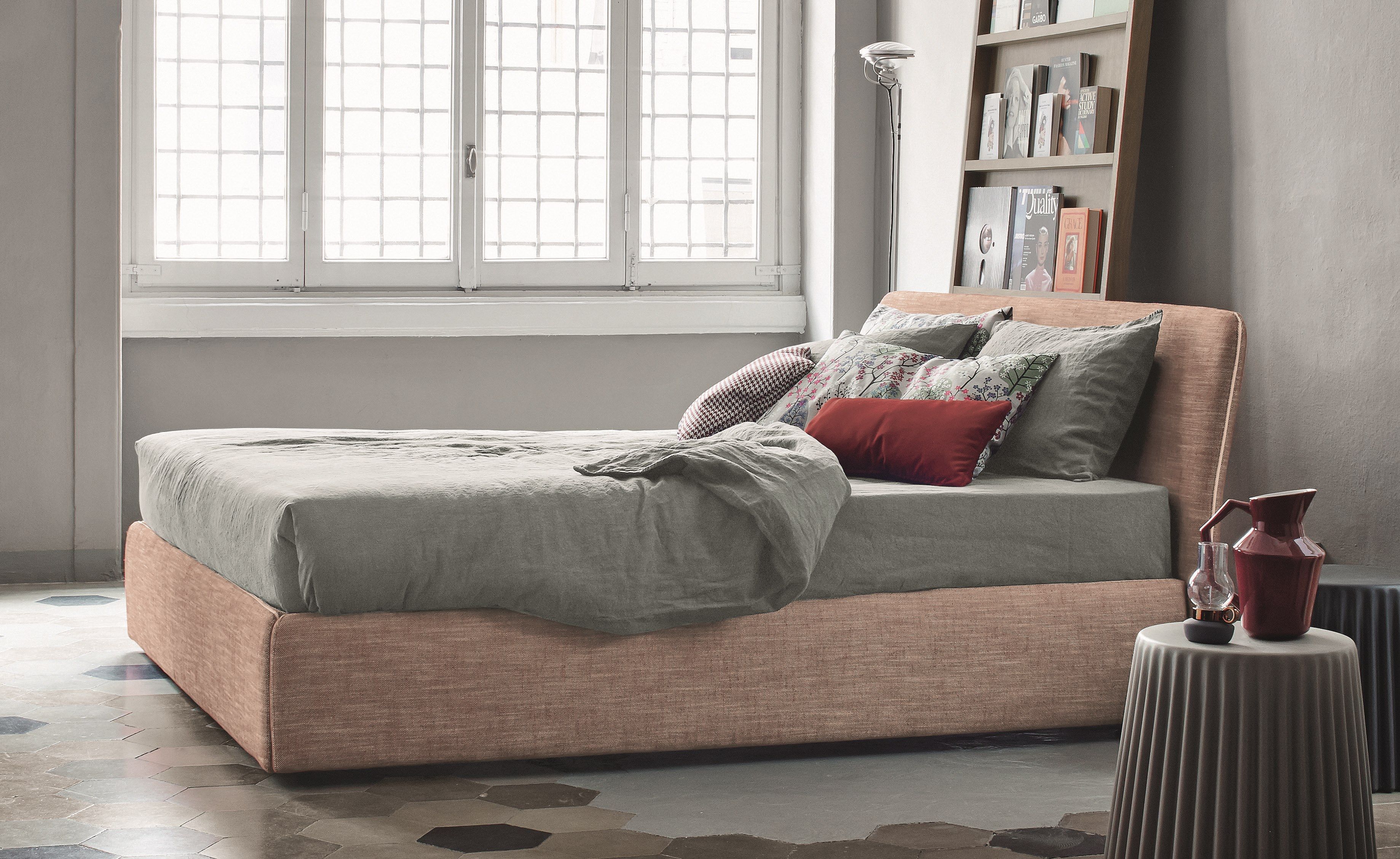 Двуспальная кровать из ткани с мягким изголовьем BONALDO TONIGHT ARCH-00050730 - Вид №4