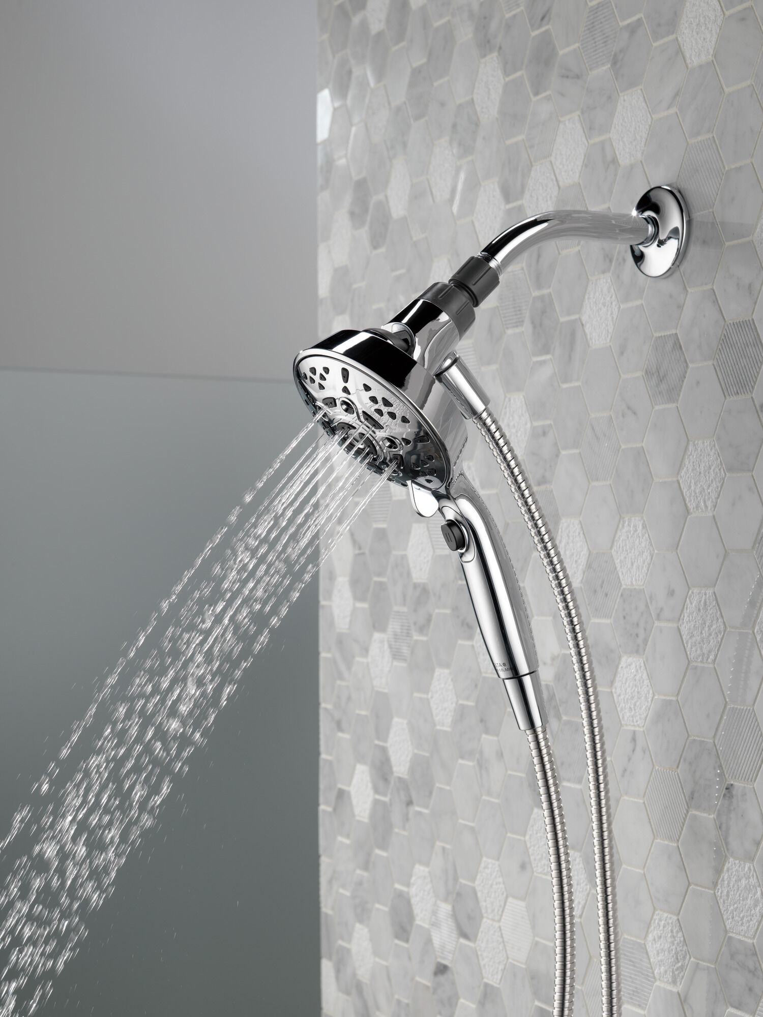 75707 Ручной душ SureDock ™ с 7 настройками Delta Faucet Delta Хром - Вид №16