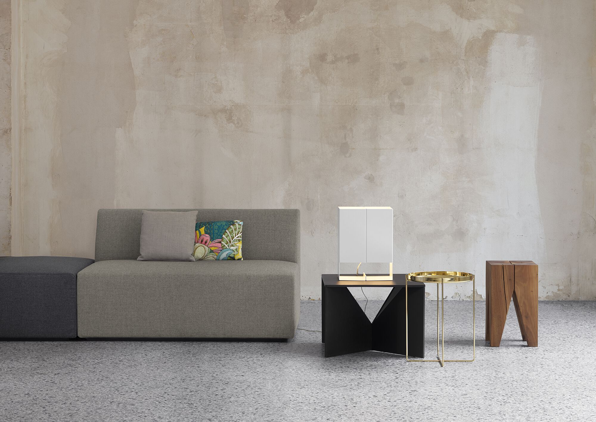 Круглый металлический журнальный столик с подносом e15 Habibi ARCH-00040117 - Вид №14