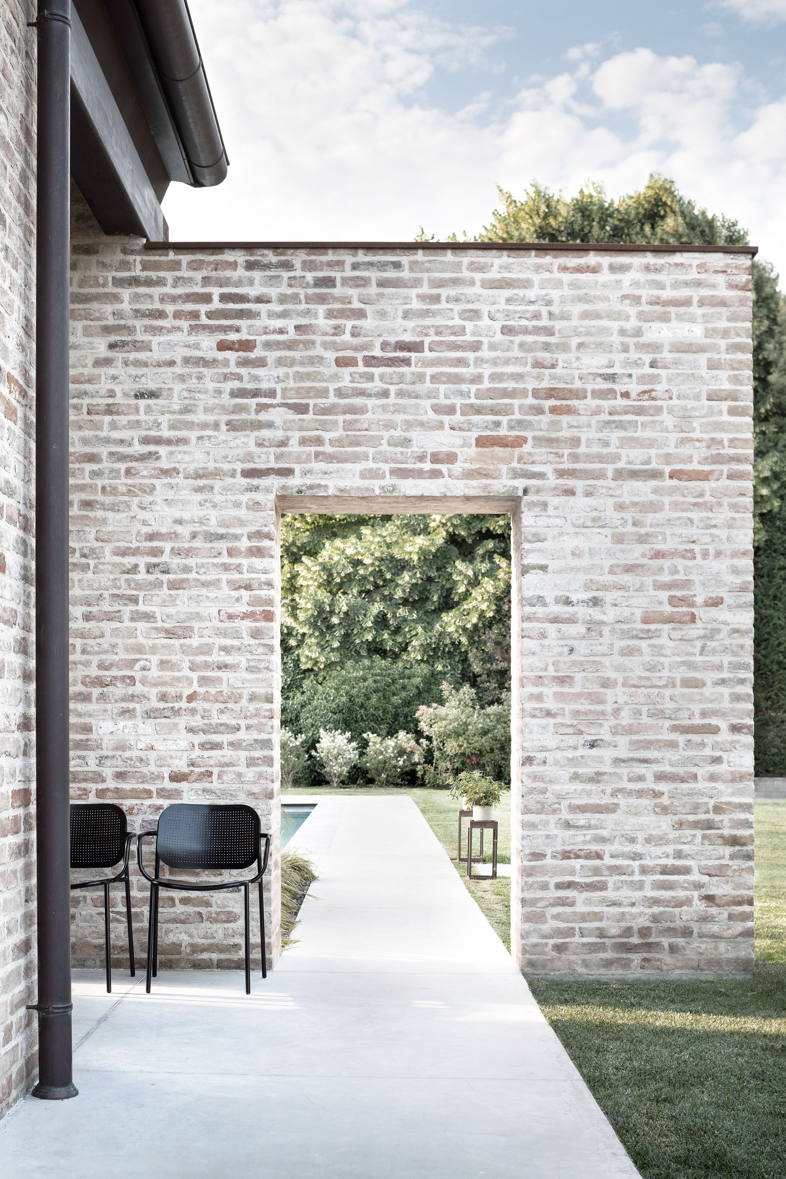 Металлический штабелируемый стул с подлокотниками TrabA' Metis ARCH-00124540 - Вид №8