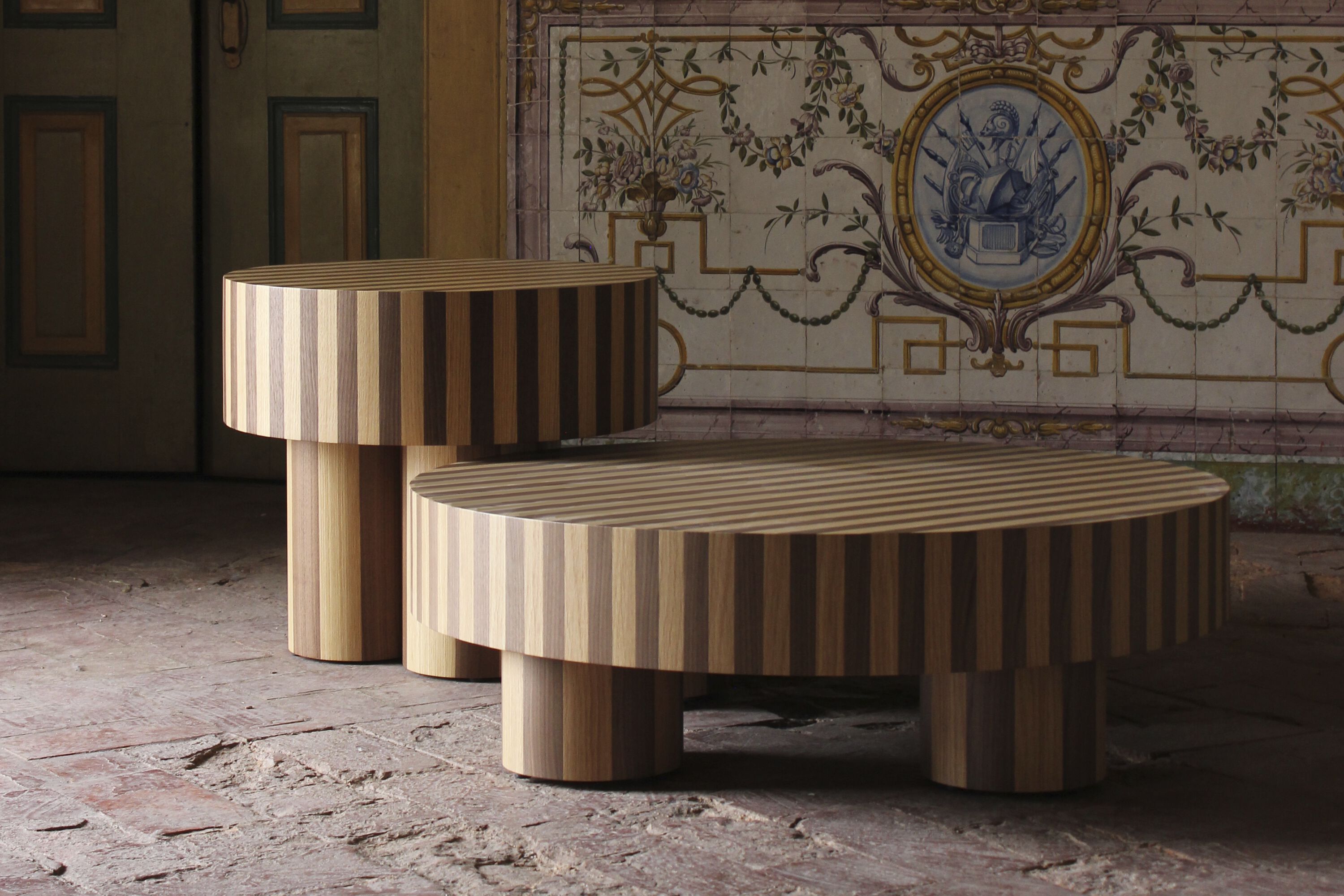 Высокий круглый журнальный столик из дуба и грецкого ореха DOOQ Nusa ARCH-00059477 - Вид №4