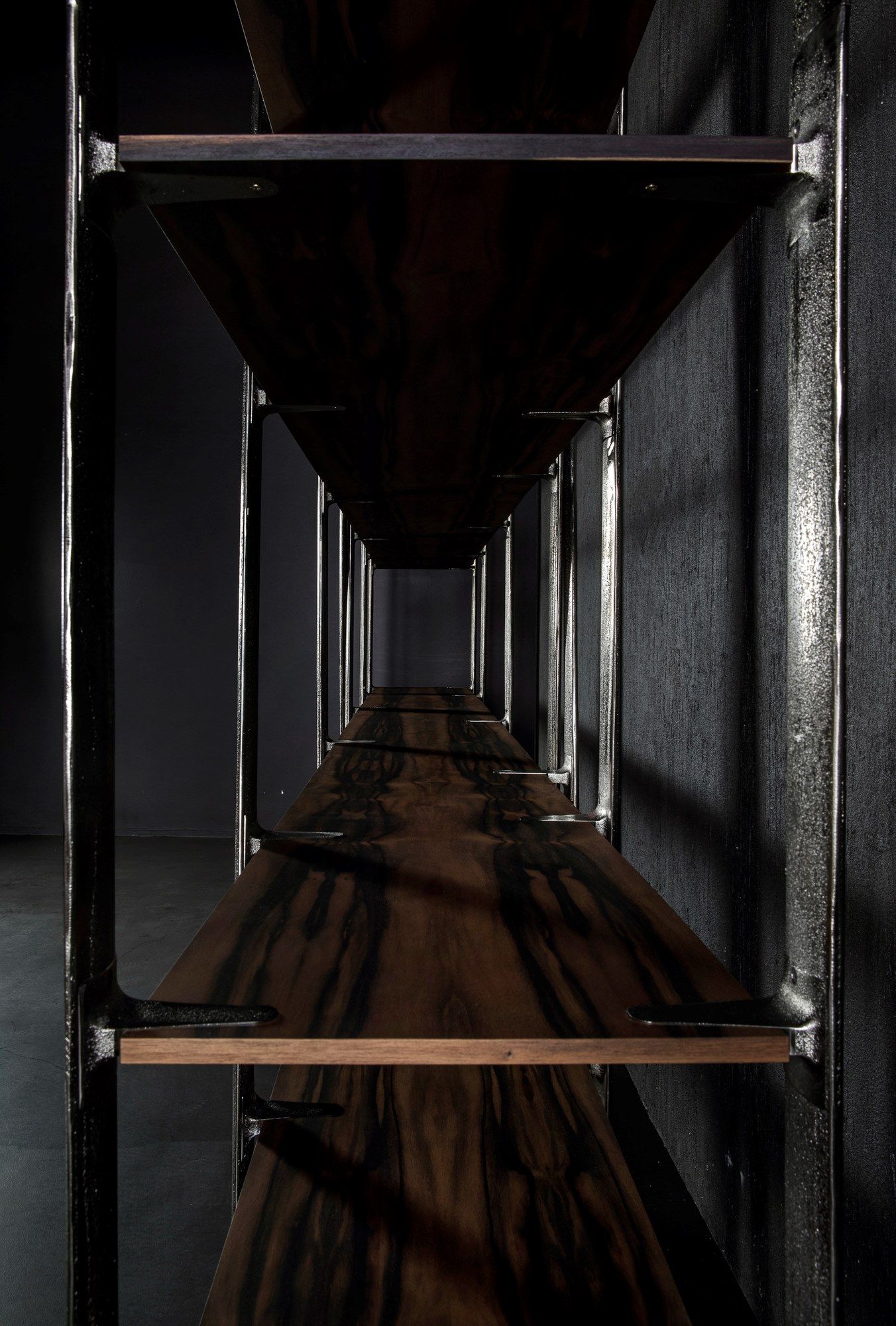 Оловянный книжный шкаф с деревянными полками Henge WEB ARCH-00083182 - Вид №8