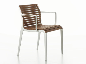Штабелируемый стул из алюминия и дерева с подлокотниками