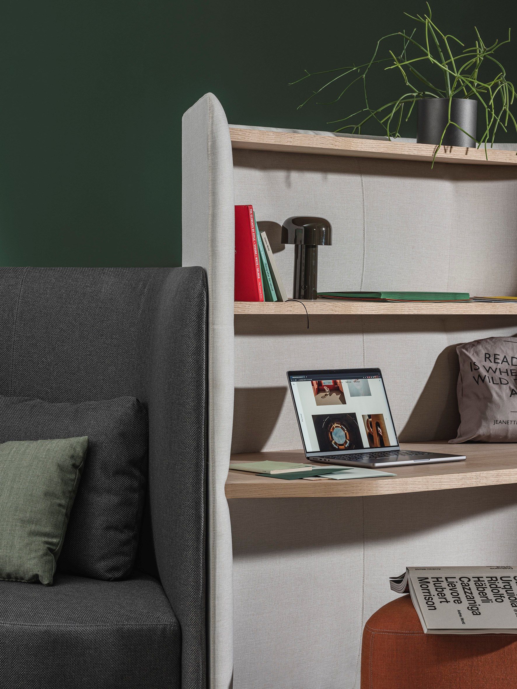 Рабочий стол на колесах со звукопоглощающими перегородками Andreu World In Out Office ARCH-00061597