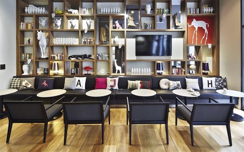 Andreu World Мягкое кресло с подлокотниками Carlotta Bu0928 - Вид №3