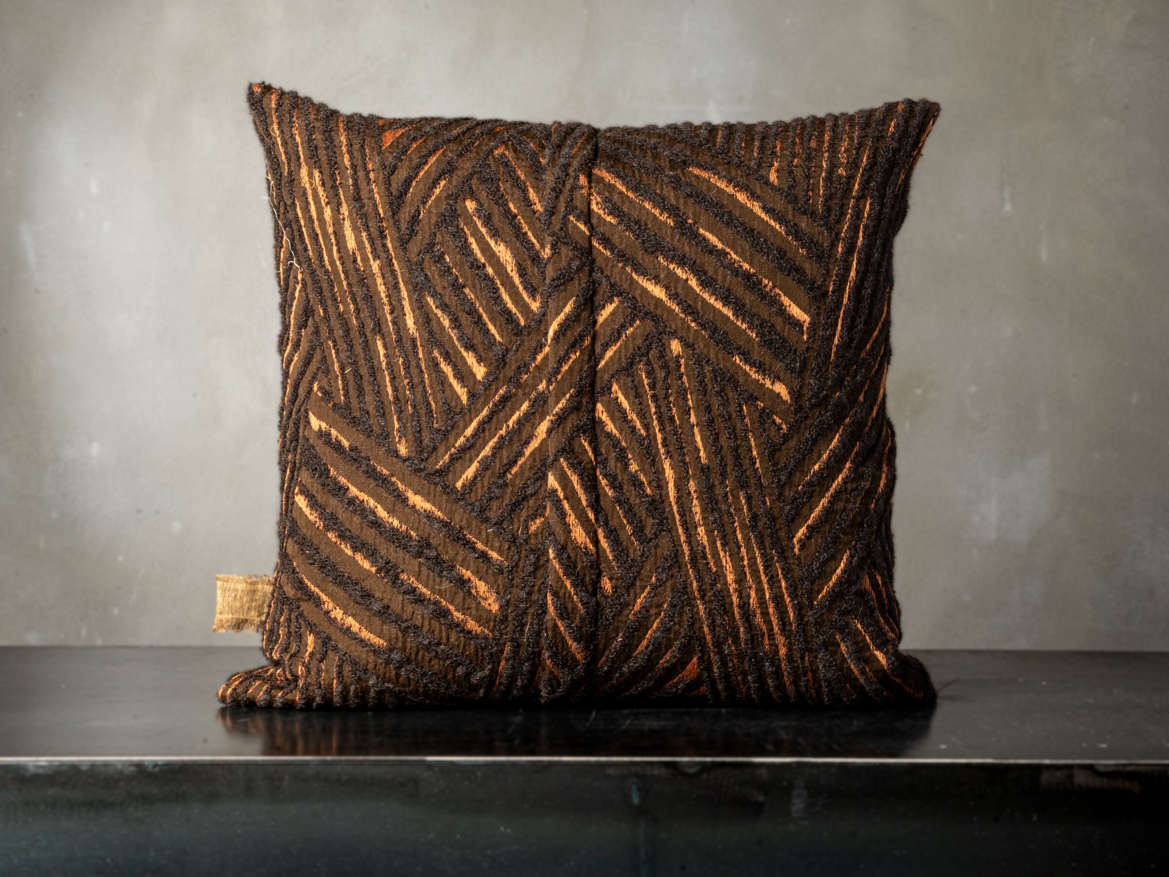 Квадратная подушка из хлопка The House of Lyria DARKER ARCH-00089887 - Вид №1