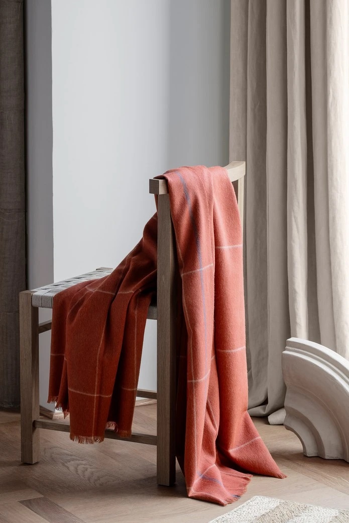 ELV-7116 Плед 130/200 , 50% альпака + 40% овечья шерсть + 10% микрофибра, 560 гр ELVANG Santreyd 