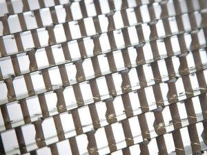 Система остекления с сеткой для защиты от солнца для крыши