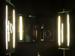 Вращающееся прямоугольное зеркало со встроенным освещением