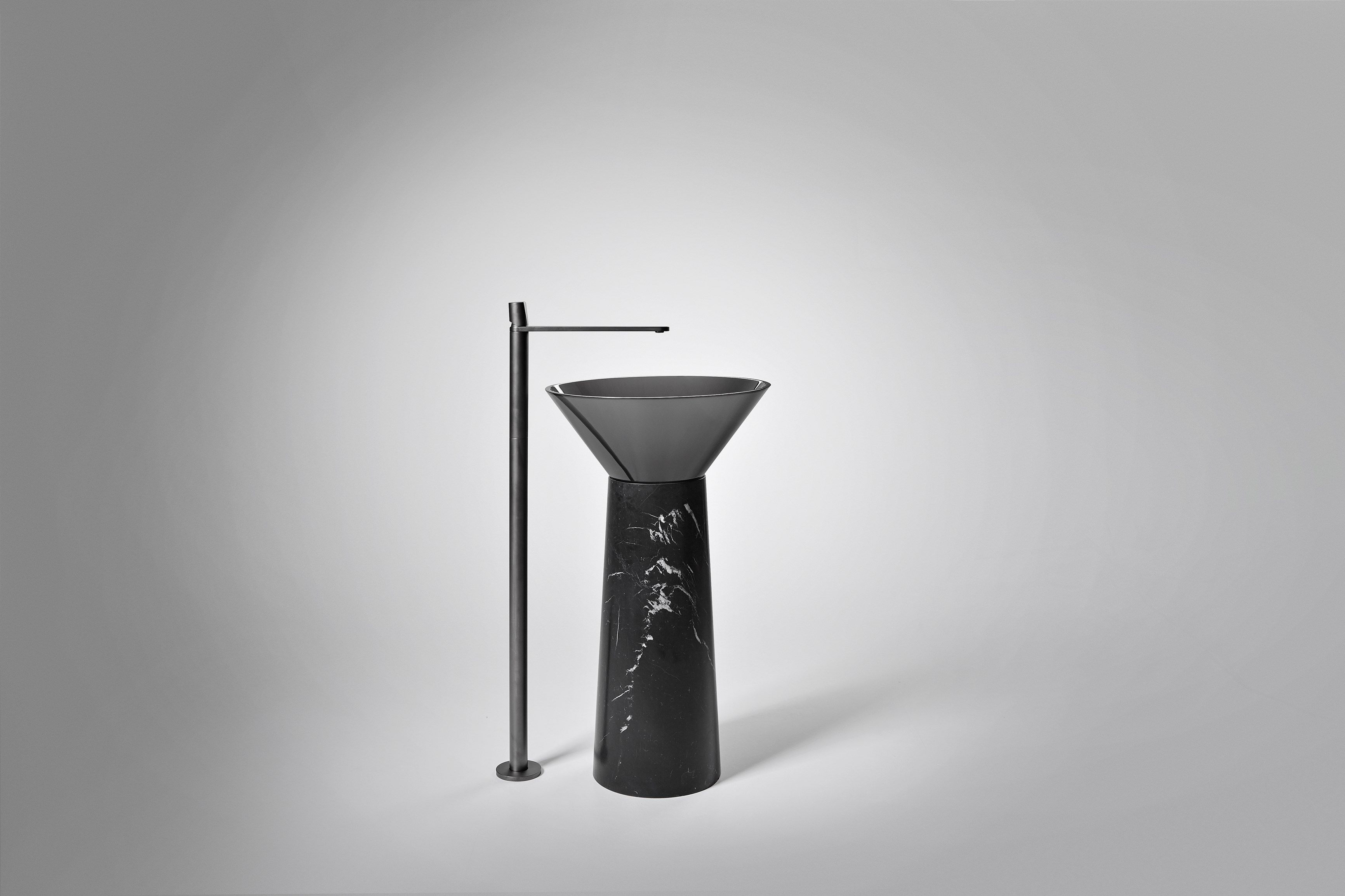 Круглый отдельно стоящий умывальник из черного мрамора Marquina Antoniolupi ALBUME11 + ALBUME21 ARCH-00148772 - Вид №2