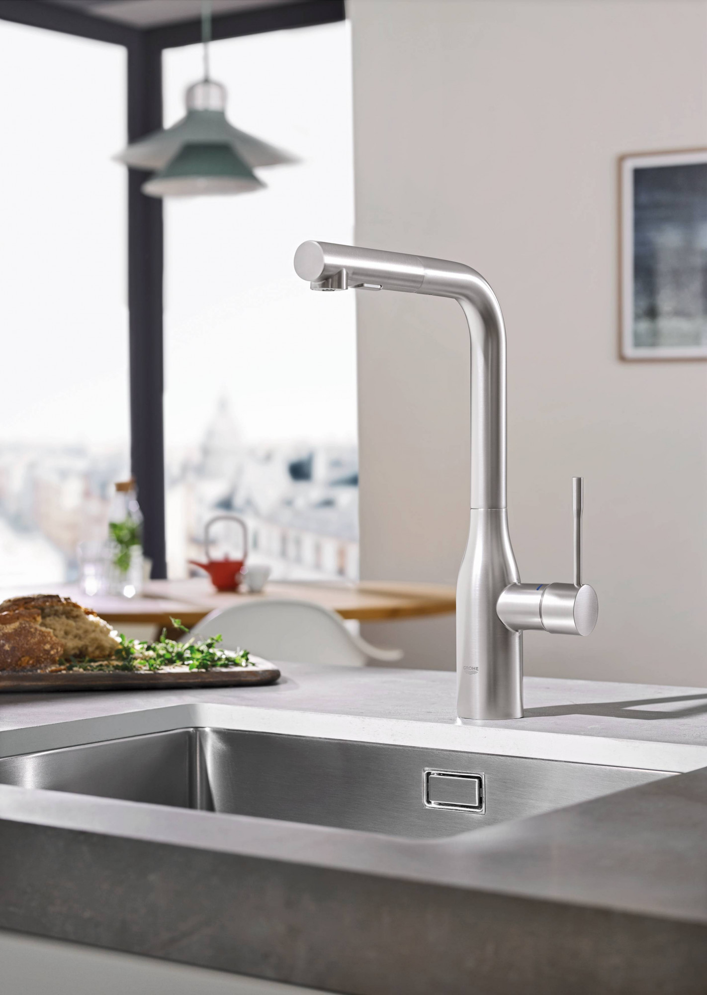 Смеситель для кухни GROHE Essence+ с высоким изливом и выдвижной лейкой, суперсталь (30270DC0)