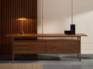 Деревянный шкаф с откидными дверями