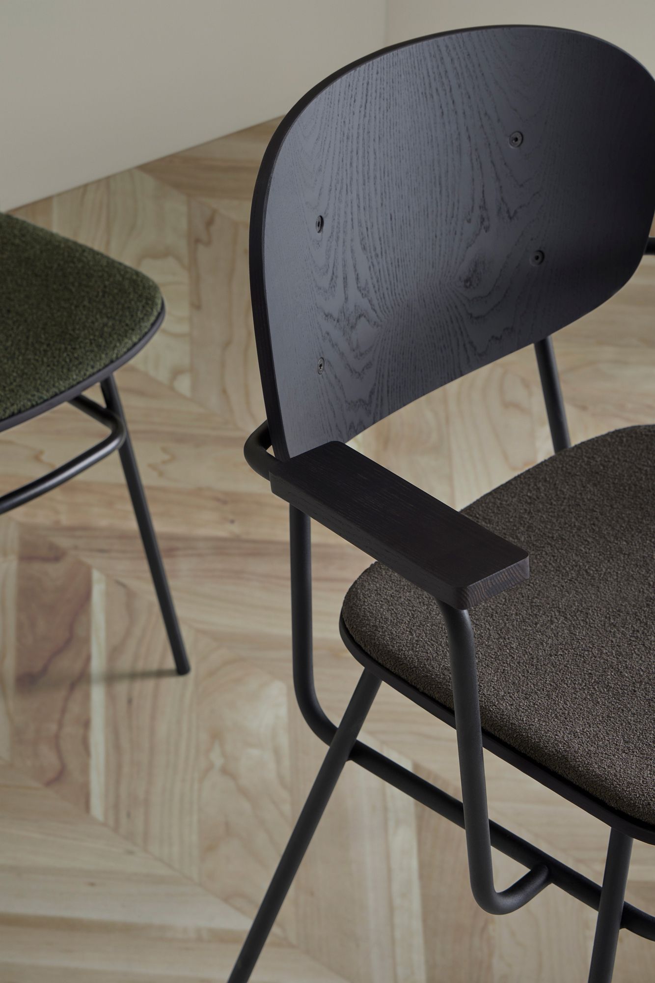 Стул из ясеня с подлокотниками и встроенной подушкой Blasco&Vila Fosca ARCH-00124056 - Вид №4