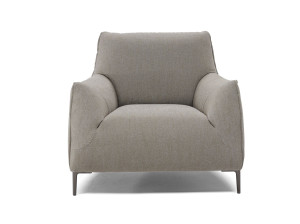 Тканевое кресло с подлокотниками