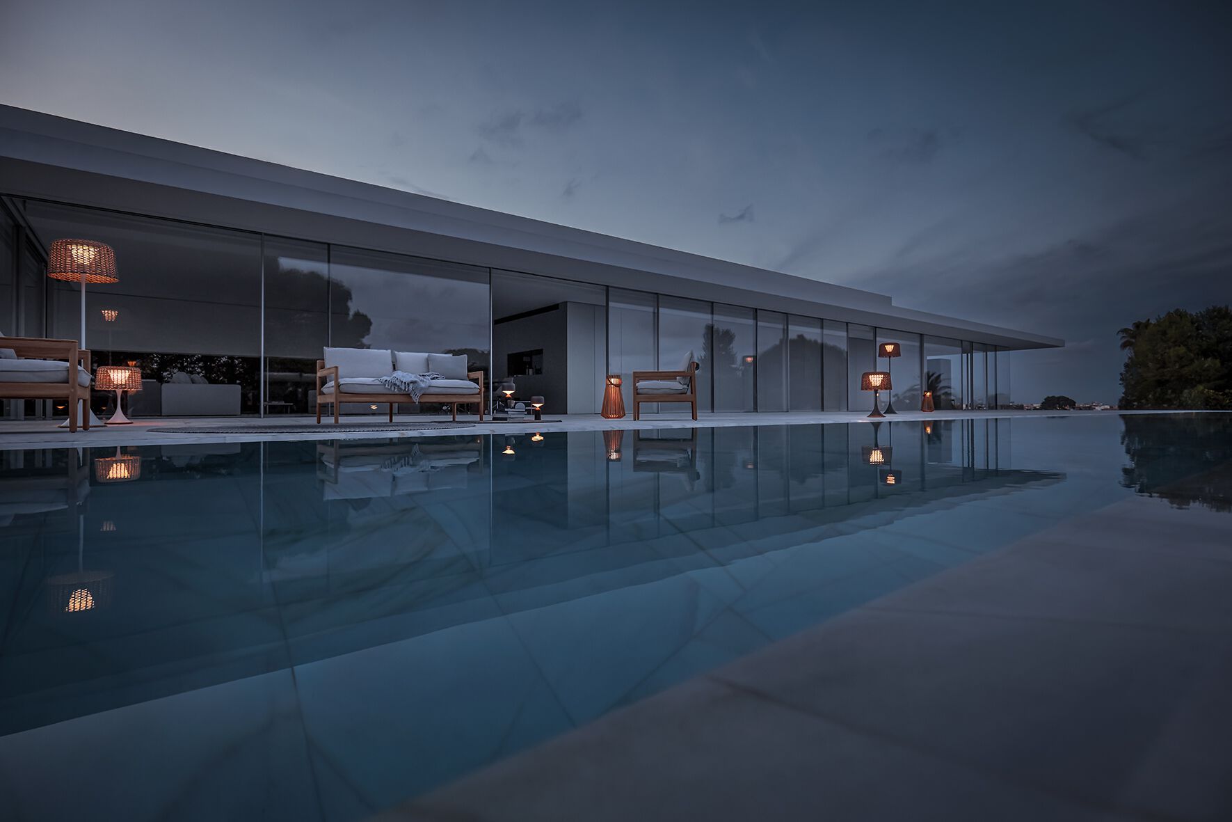 Садовое кресло из ткани и ТИКа с подлокотниками Gloster Saranac ARCH-00043497 - Вид №4