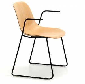 arrmet Стул на санках ясеня с подлокотниками Máni wood