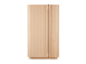 Деревянный шкаф