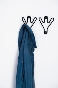 Окрашенная металлическая вешалка для одежды