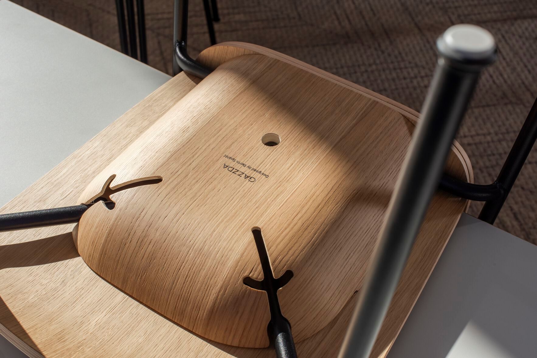 Штабелируемый дубовый стул с мягким сиденьем Gazzda Book ARCH-00145460 - Вид №3