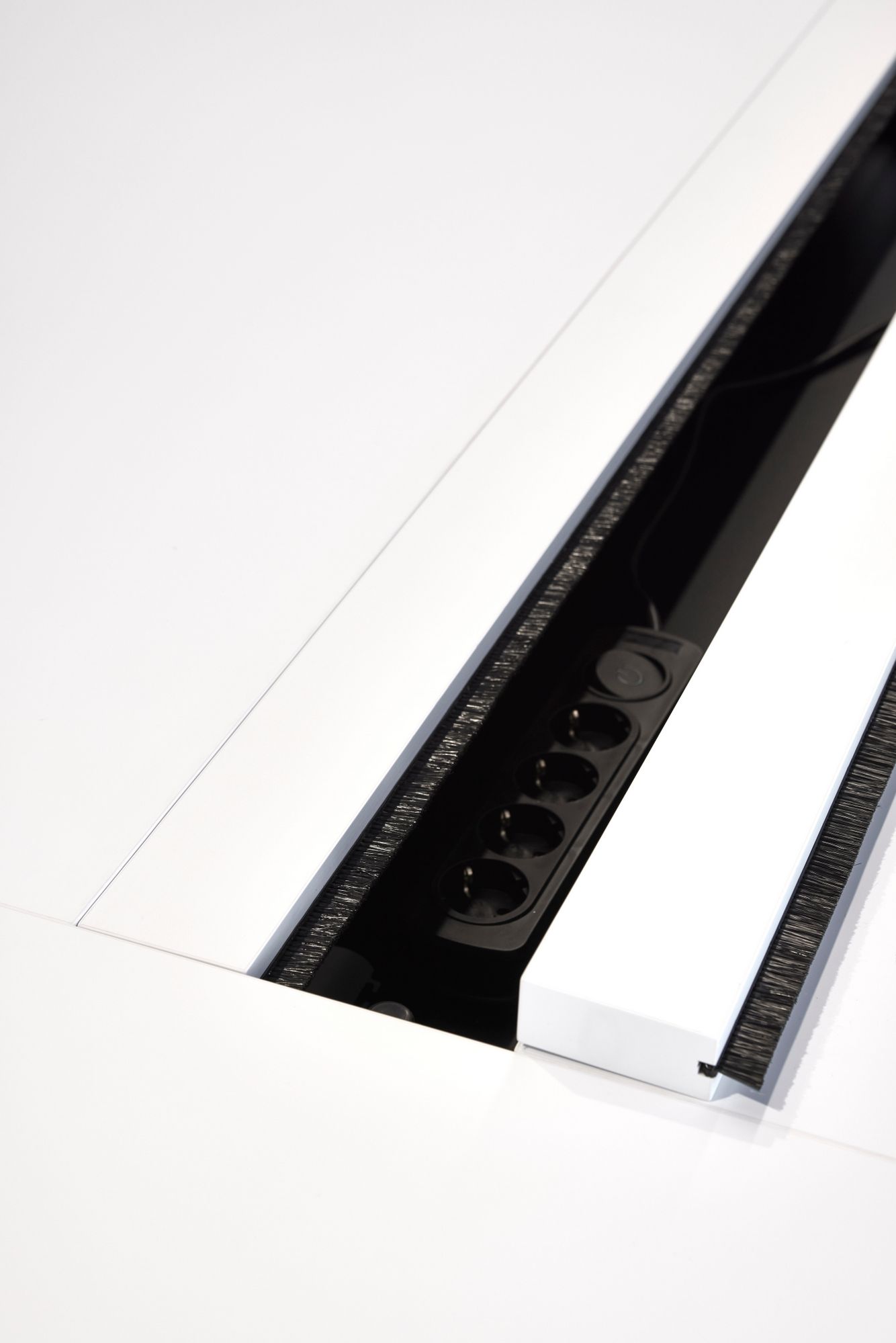 Прямоугольный стол для совещаний с системой люверсов COR Level ARCH-00067839 - Вид №4