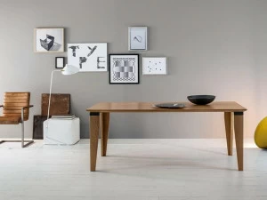 Devina Nais Обеденный стол из массива дерева Swing